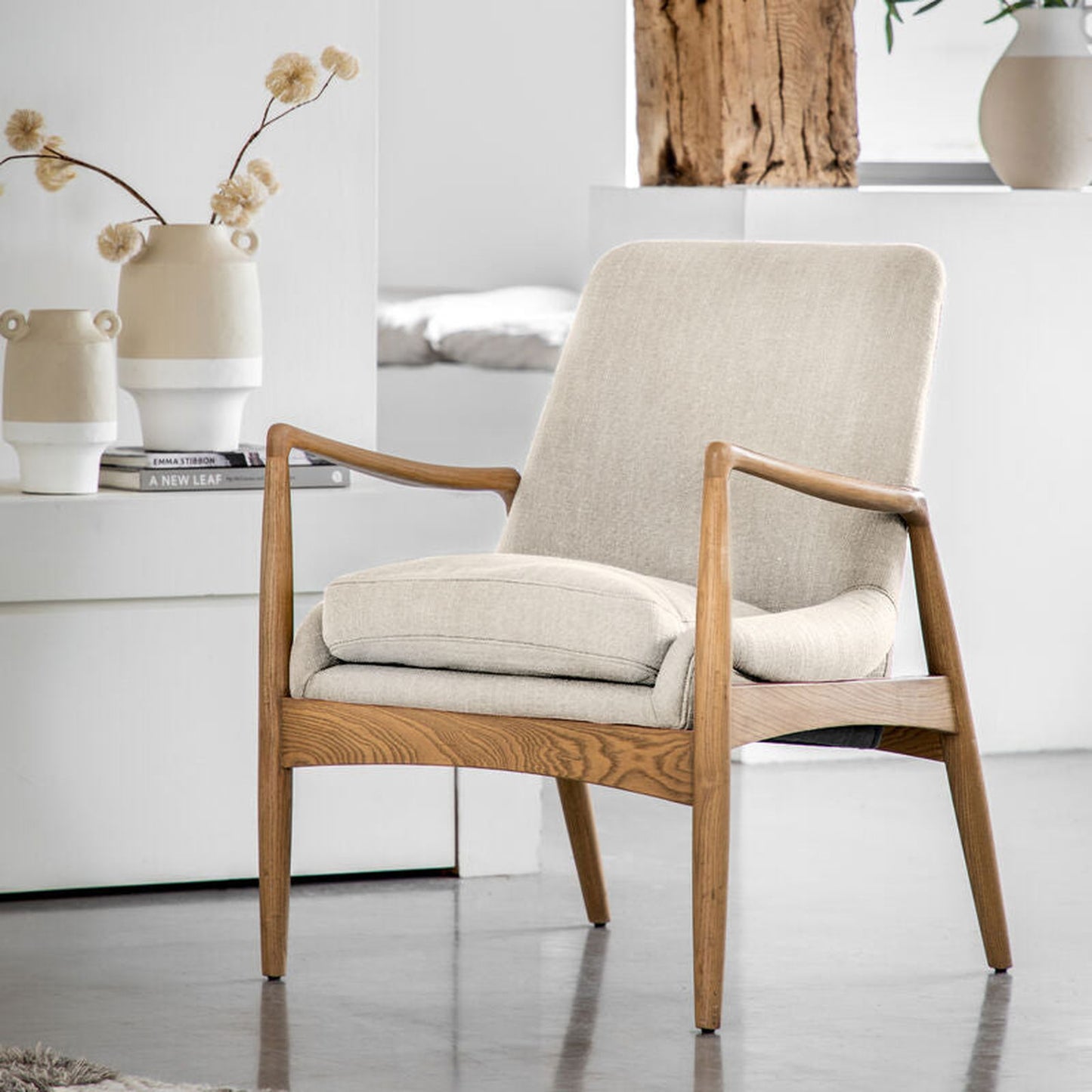 jesse armchair in linen - nineteen/seventy