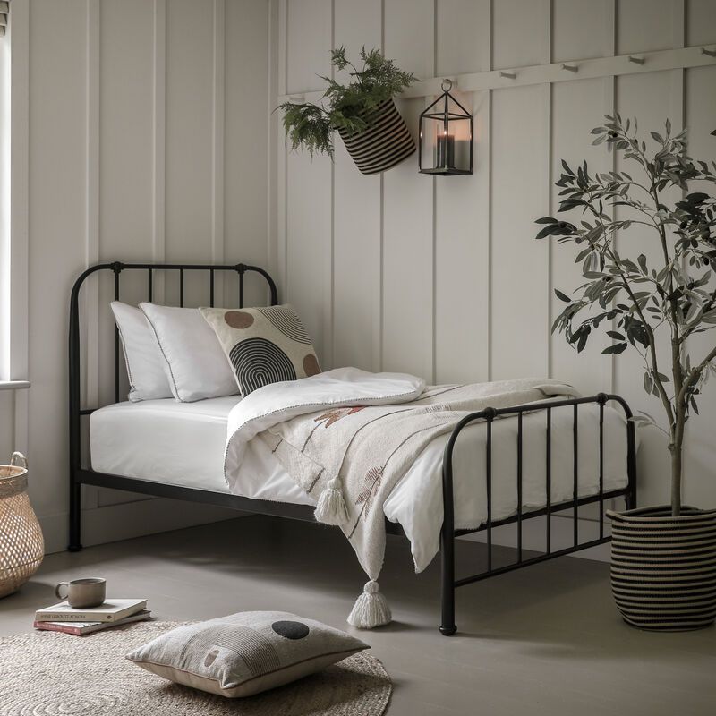 laura bedstead black - nineteen/seventy