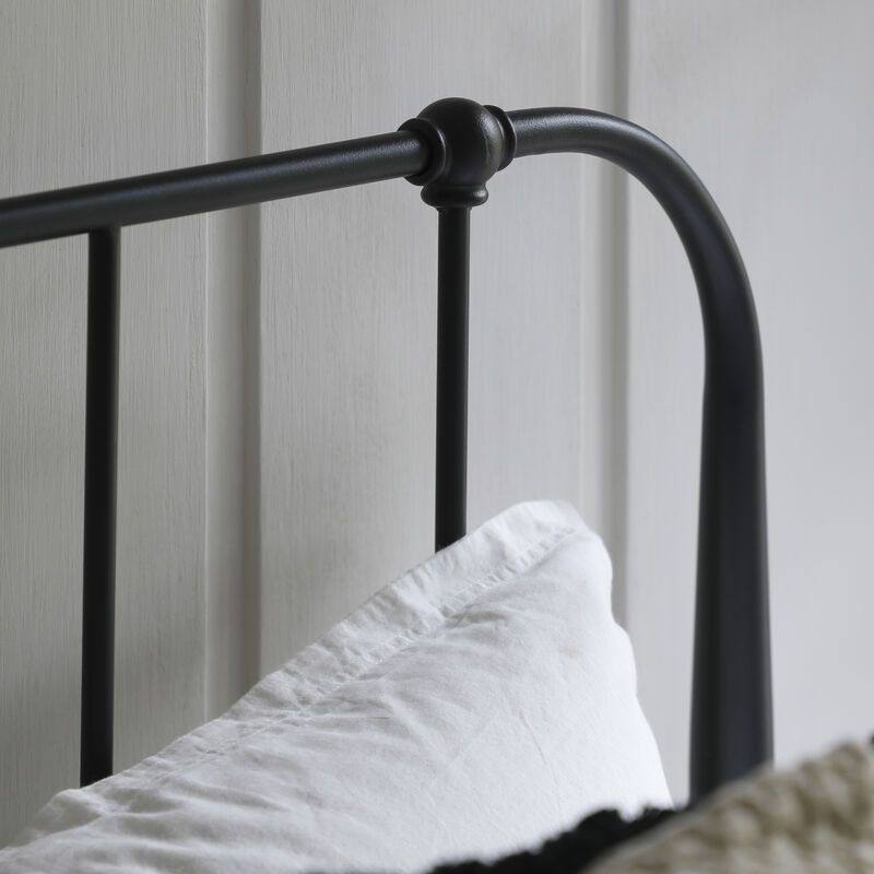 laura bedstead black - nineteen/seventy