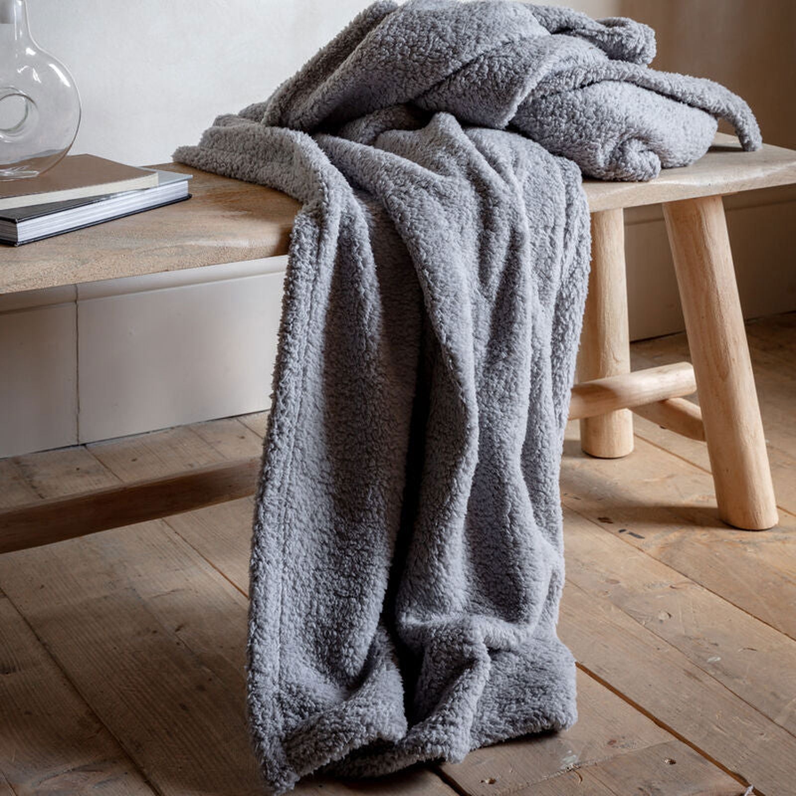 teddy fleece throw in silver - nineteen/seventy