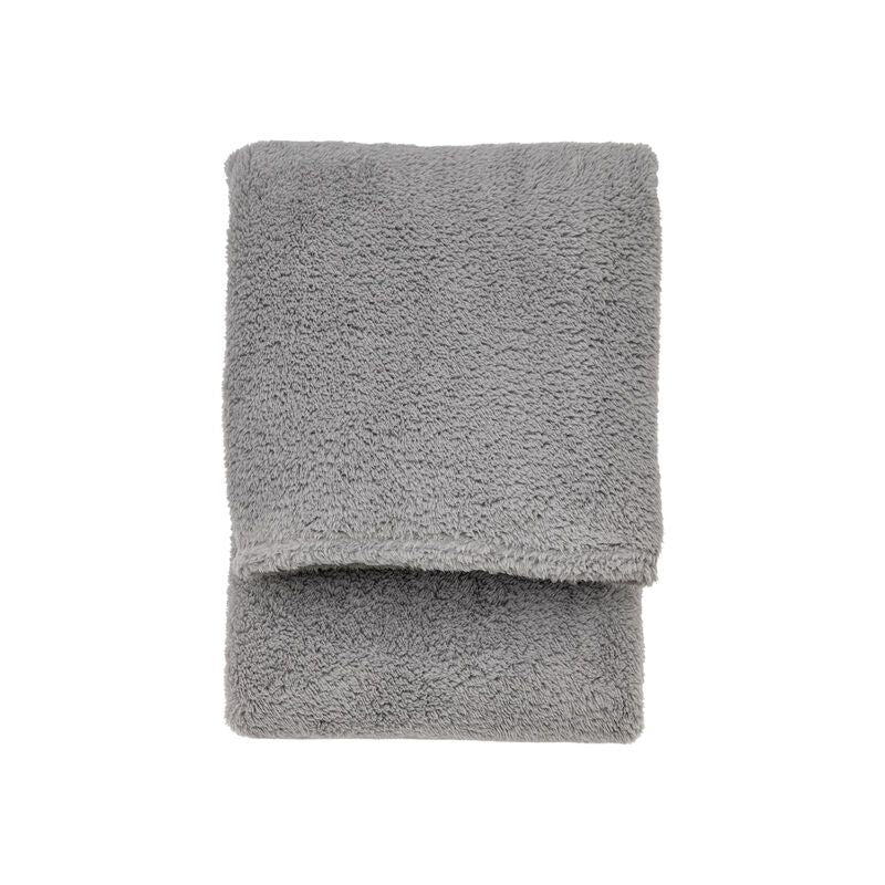 teddy fleece throw in silver - nineteen/seventy