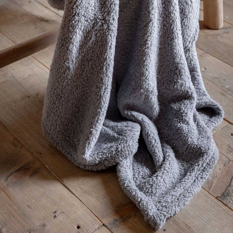 teddy fleece throw in silver - nineteen/seventy