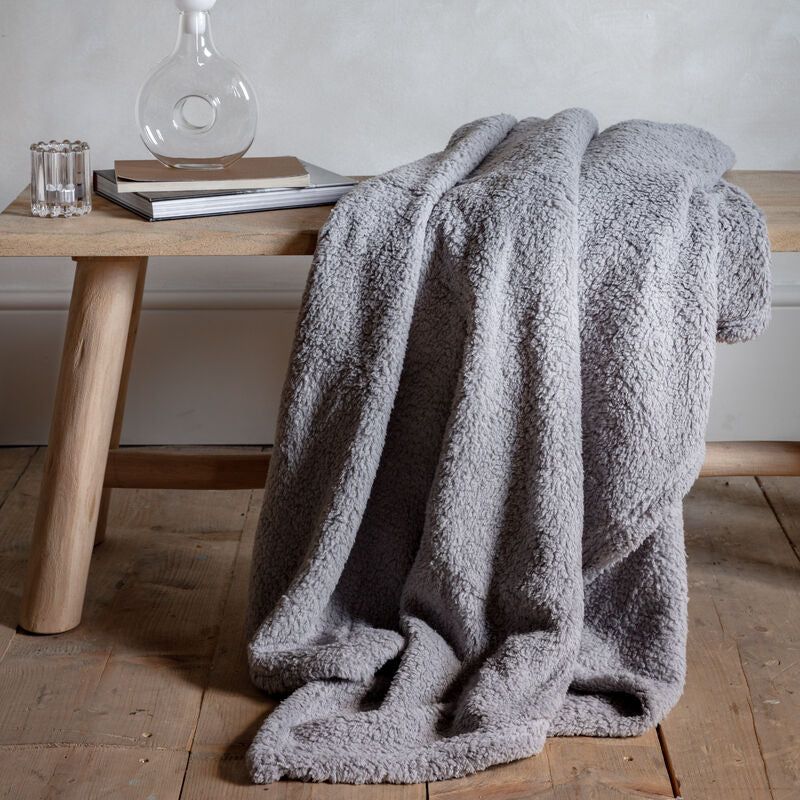 teddy fleece throw in silver - nineteen/seventy