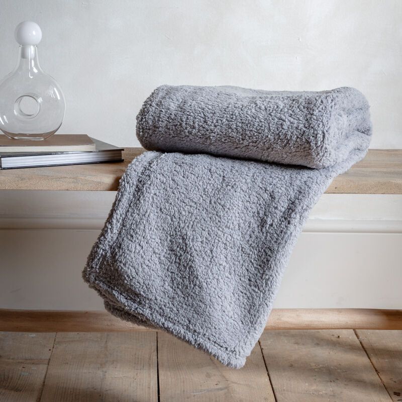 teddy fleece throw in silver - nineteen/seventy